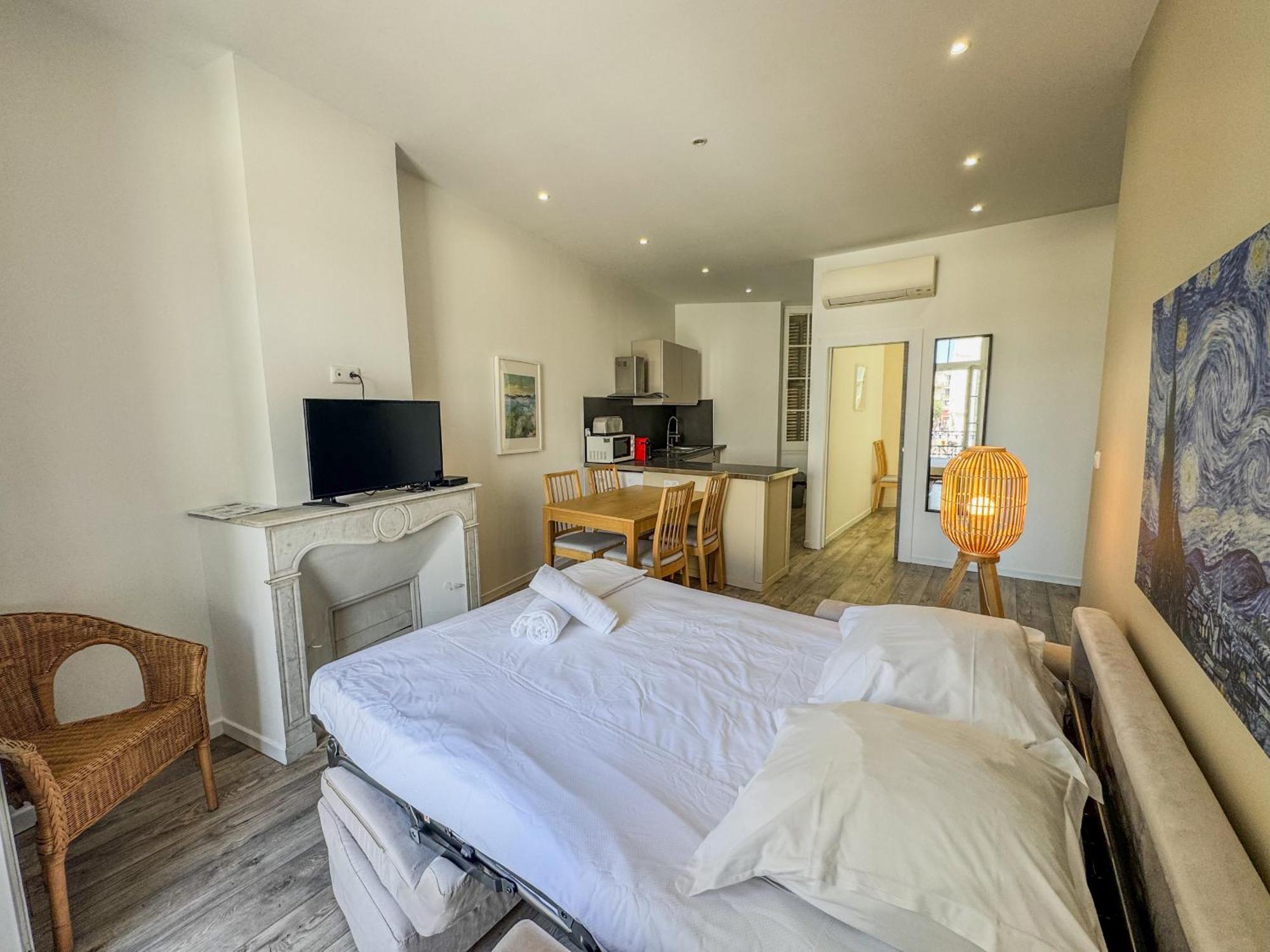 Apartment Forville Market View